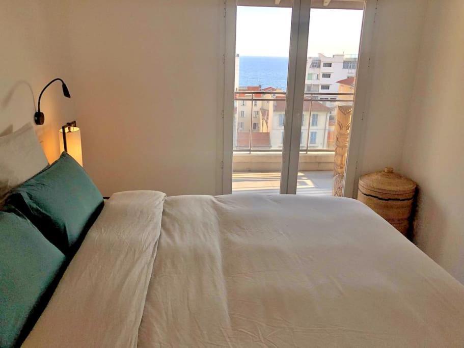 Apartment Superbe 3 Pieces Vue Mer A 2 Mn De La Plage, Terrasse, Piscine Et Parking Prive ! Nice